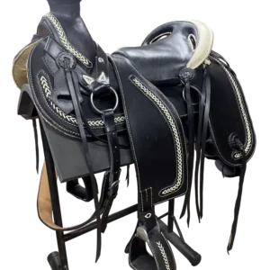 montura-chaparral-fina-con-todos-sus-colgantes-y-alfombra